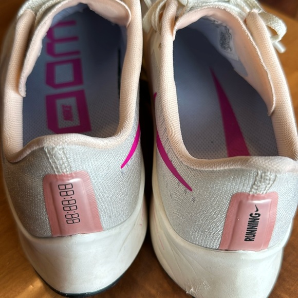 Nike - Picture 2 of 7